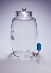 بطری شیشه ای شیر دار